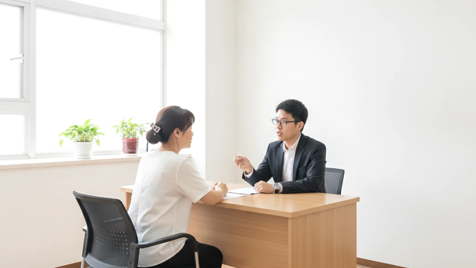 Tìm luật sư tại Đài Loan 2026: Khi nào cần, chi phí bao nhiêu